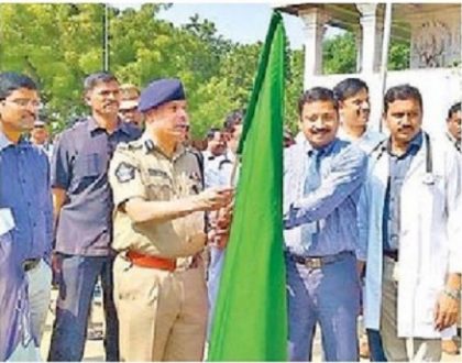 అంబులెన్స్ కు  దారి ఇవ్వాలనే అవగాహన ప్రజల్లో పెరగాలి