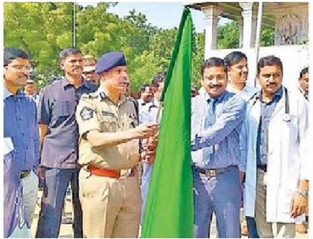అంబులెన్స్ కు  దారి ఇవ్వాలనే అవగాహన ప్రజల్లో పెరగాలి