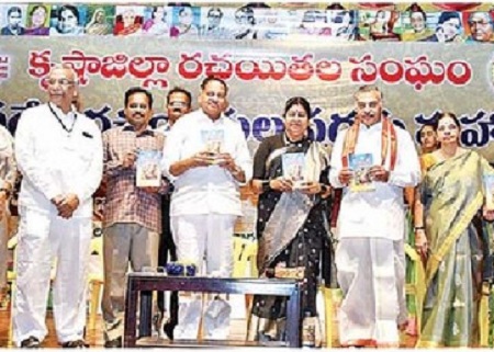 మహిళల రచనలు దిక్సూచిగా మారాలి