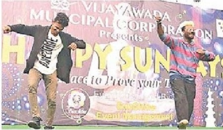 మంచు తెరలు.. మైమరపించే నృత్యాలు