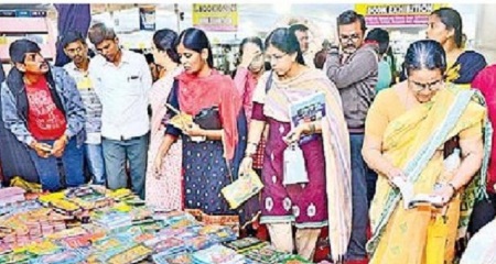 కిక్కిరిసిన.. పుస్తక ప్రాంగణం
