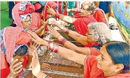 దీక్ష విరమణకు ఐదు లక్షల భవానీలు రాక