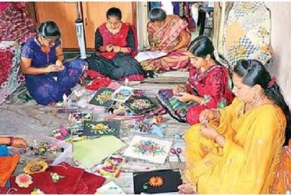 ఆదాయం, ఆదర్శం.. ఆమె