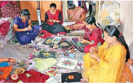 ఆదాయం, ఆదర్శం.. ఆమె