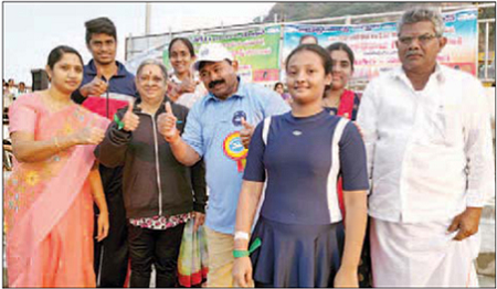 కృష్ణానదిని ఈదేసిన 73 ఏళ్ల నవయువతి!