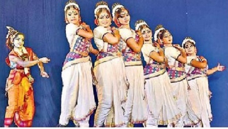 నేత్రపర్వంగా నృత్యప్రదర్శనలు