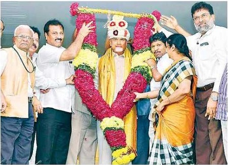 ఉద్యోగులు మరో 5-10 ఏళ్లు సహకరించాలి
