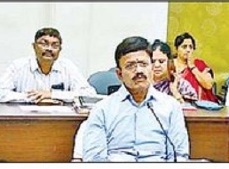 గనుల పరిసర ప్రాంత ప్రజలకు సౌకర్యాల కల్పన: కలెక్టర్