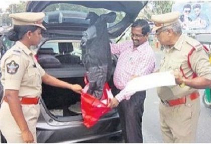 గవర్నర్ పేట పీఎస్ పరిధిలో వాహనాల తనిఖీ