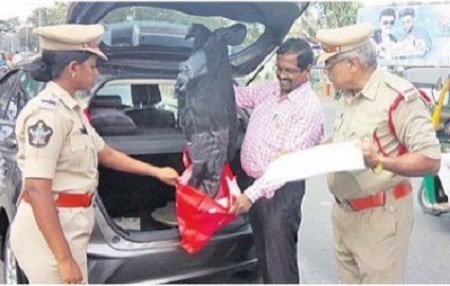 గవర్నర్ పేట పీఎస్ పరిధిలో వాహనాల తనిఖీ
