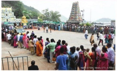 దుర్గగుడికి పోటెత్తిన భక్తులు