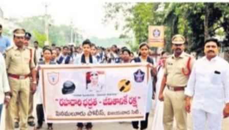 రోడ్డు భద్రతపై బాధ్యతగా  వ్యవహరించాలి