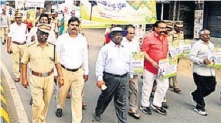 రోడ్డు భద్రతపై అవగాహన కల్పిస్తున్నాం