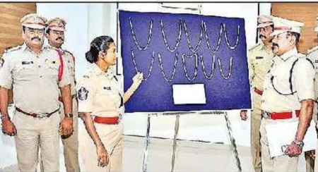 మాటల్లో పెడతారు... ఆభరణాలు లాగేస్తారు!