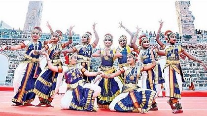 ఉత్సవాల సందడి.. సందర్శకుల సవ్వడి
