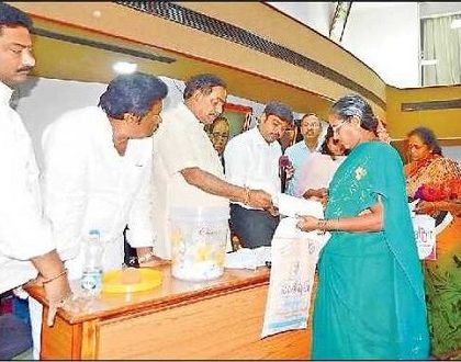 లబ్ధిదారులకు లాటరీ ద్వారా ఇళ్ల కేటాయింపు