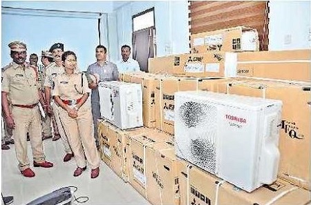 పని నేర్చుకున్న చోటే చేతివాటం