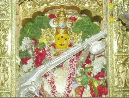 10న దుర్గాదేవికి సరస్వతీదేవి అలంకారం