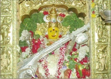 10న దుర్గాదేవికి సరస్వతీదేవి అలంకారం