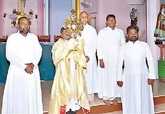 భక్తిశ్రద్ధలతో నవదిన ప్రార్థనలు