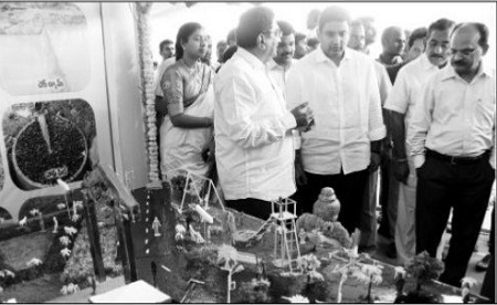 డ్వాక్రా అధికారుల ప్రగతిపై ఎగ్జిబిషన్ స్టాల్