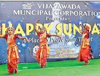 సంప్రదాయ నృత్యాలు.. చక్కనైన గీతాలు