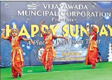 సంప్రదాయ నృత్యాలు.. చక్కనైన గీతాలు