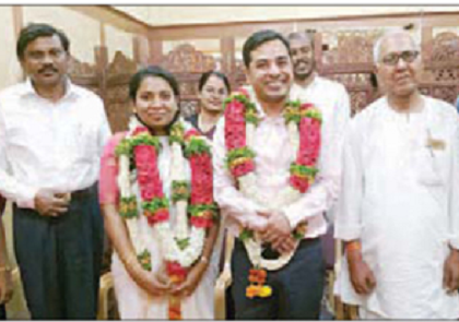 నిరాడంబరంగా ఐఏఎస్ జంట వివాహం