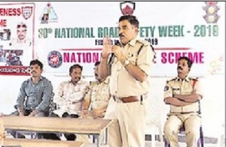 రోడ్డు భద్రతపై అవగాహన అవసరం