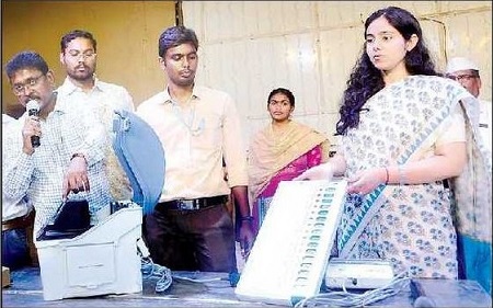ఈవీఎం, వీవీ ప్లాట్ లపై అవగాహన అవసరం