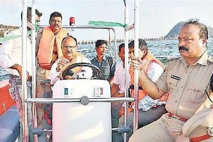 కృష్ణా నదీ తీరంలో పర్యవేక్షణ
