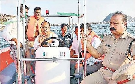 కృష్ణా నదీ తీరంలో పర్యవేక్షణ