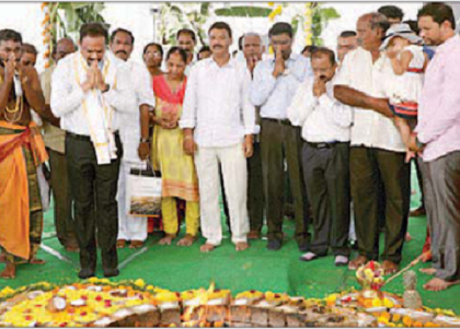 అట్టహాసంగా భూమిపూజ