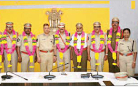 రిటైర్డ్ పోలీసు అధికారులకు సీపీ ఆత్మీయ వీడ్కోలు