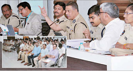 ఎన్నికల ప్రవర్తనా నియమావళిపై పోలీసు అధికారులకు శిక్షణ
