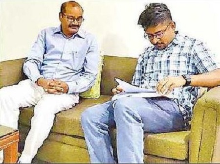 ఎన్నికల పరిశీలకునితో కమిషనర్ భేటీ
