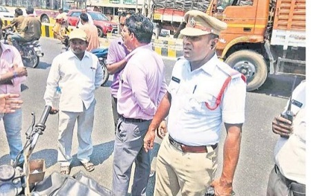 ఎక్కడపడితే అక్కడ డివైడర్ కటింగ్స్ కుదరదు