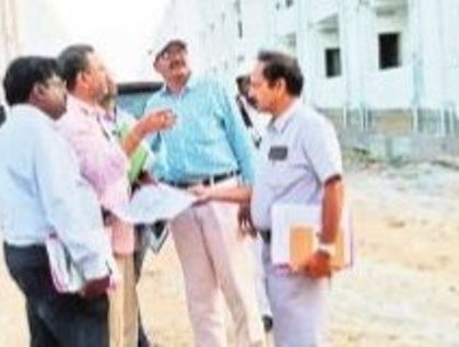 ఇళ్లను వేగవంతంగా పూర్తిచేయండి