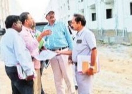 ఇళ్లను వేగవంతంగా పూర్తిచేయండి