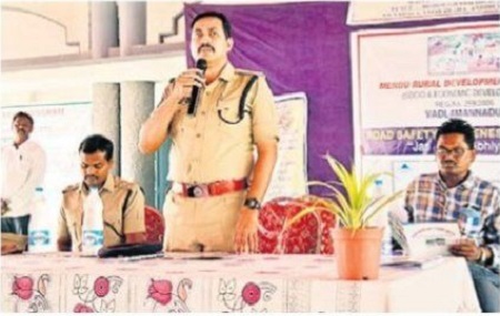 రోడ్డు ప్రమాదాలు తగ్గిద్దాం