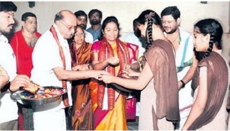 అమ్మవారి సన్నిధిలో సరస్వతీ హోమం