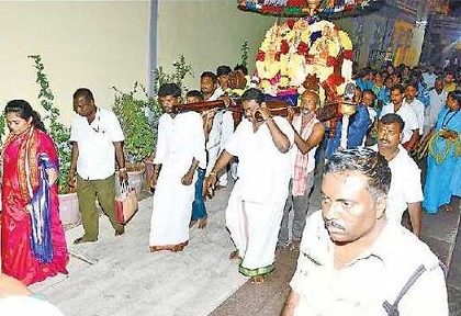 కనులవిందుగా పల్లకీ సేవ