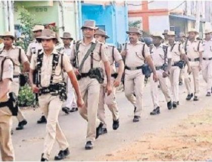 పోలీసుల నీడలో శివారు