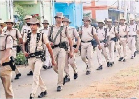 పోలీసుల నీడలో శివారు