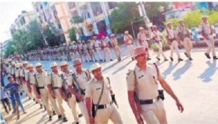 కాలనీ, కొత్తూరు తాడేపల్లిలో పోలీస్ బలగాల కవాతు