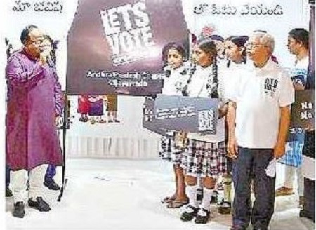 ఓటు హక్కు వినియోగంపై బస్సు యాత్ర