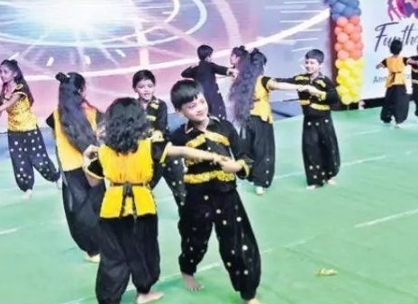 అన్ని రంగాల్లో ప్రతిభ చూపాలి