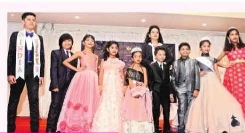 ముద్దులొలికిన ఫ్యాషన్ షో