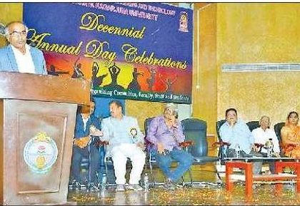 అవకాశాలను అందిపుచ్చుకోవాలి