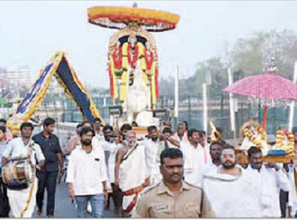 వైభవంగా స్వామివార్ల నగరోత్సవం